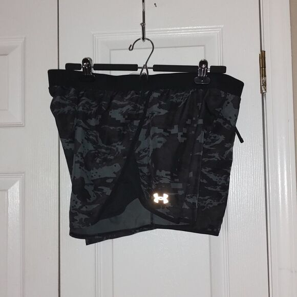 Under Armour black  gray camo  loose running shorts  Sz XL - Picture 9 of 9